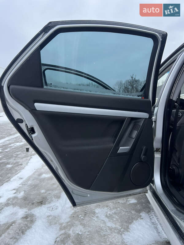 Лифтбек Opel Vectra 2003 в Киеве