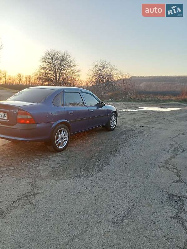 Седан Opel Vectra 1997 в Гайвороне