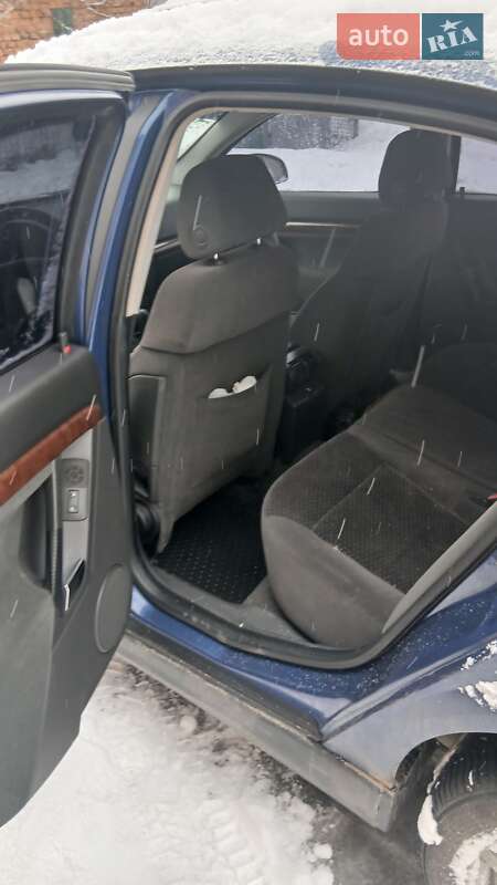 Седан Opel Vectra 2003 в Львове