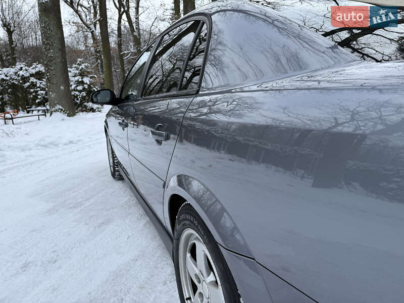 Седан Opel Vectra 2005 в Львове