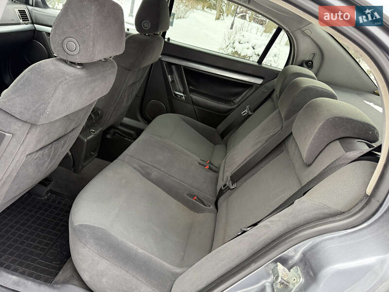 Седан Opel Vectra 2005 в Львове