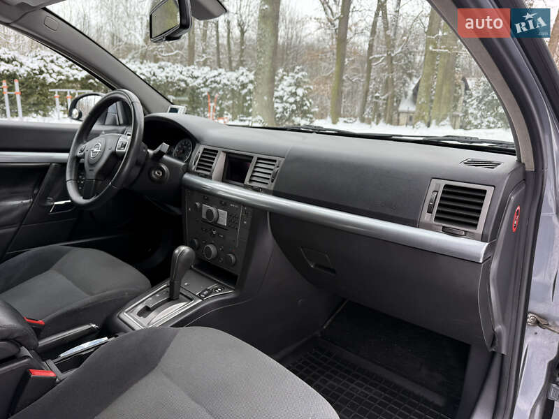 Седан Opel Vectra 2005 в Львове