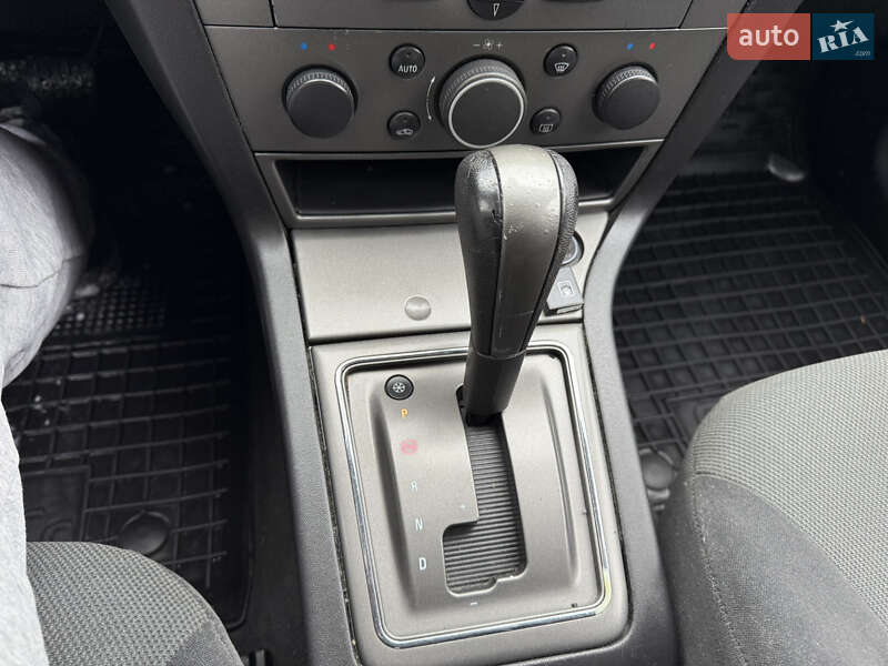 Седан Opel Vectra 2005 в Львове