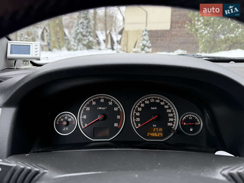 Седан Opel Vectra 2005 в Львове