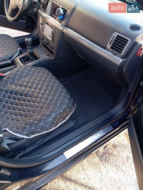 Седан Opel Vectra 2006 в Остроге