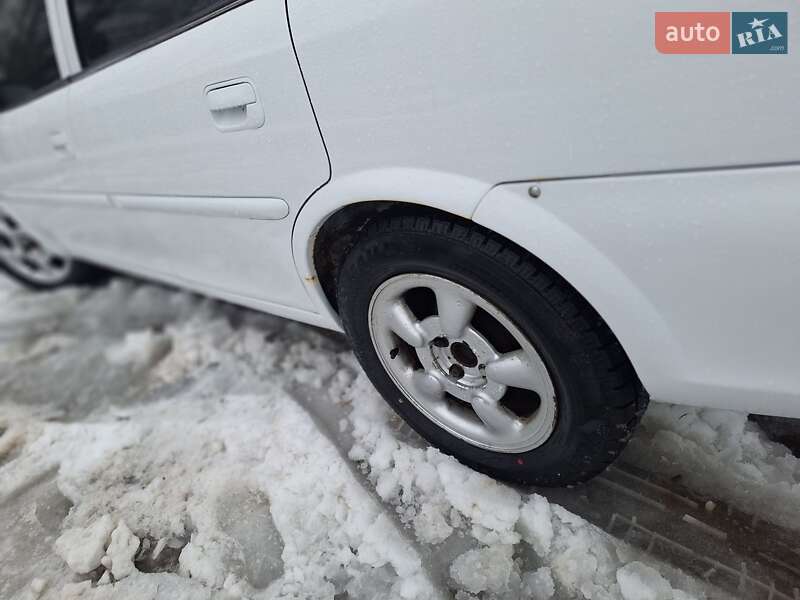 Универсал Opel Vectra 1998 в Черновцах