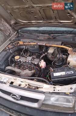 Лифтбек Opel Vectra 1993 в Пустомытах