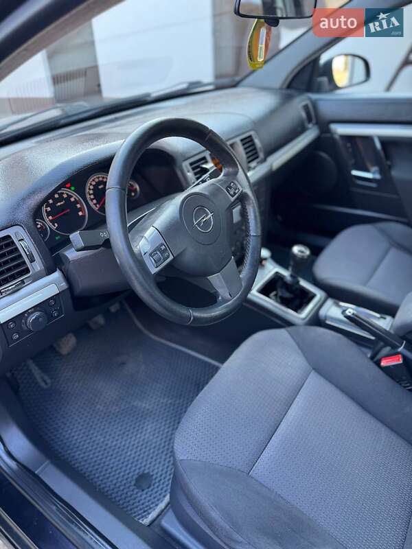 Седан Opel Vectra 2006 в Дубно