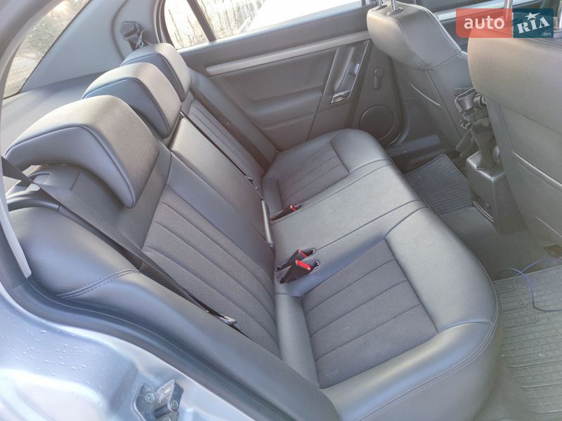 Седан Opel Vectra 2008 в Ужгороде