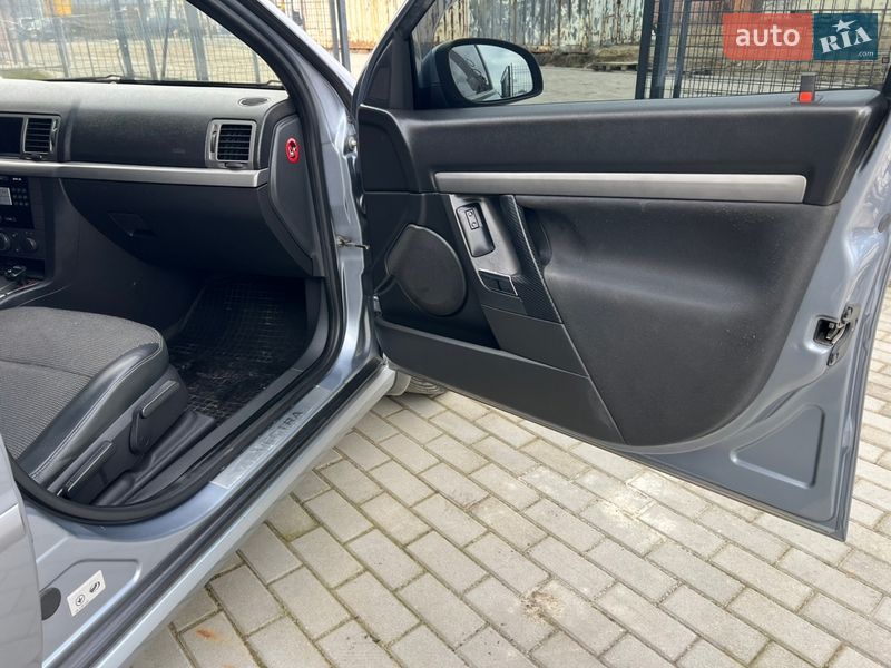 Седан Opel Vectra 2006 в Львове