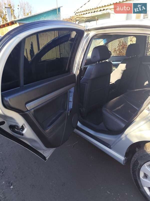 Седан Opel Vectra 2006 в Изюме