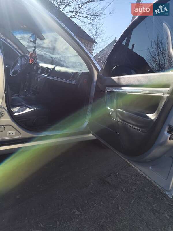 Седан Opel Vectra 2006 в Изюме