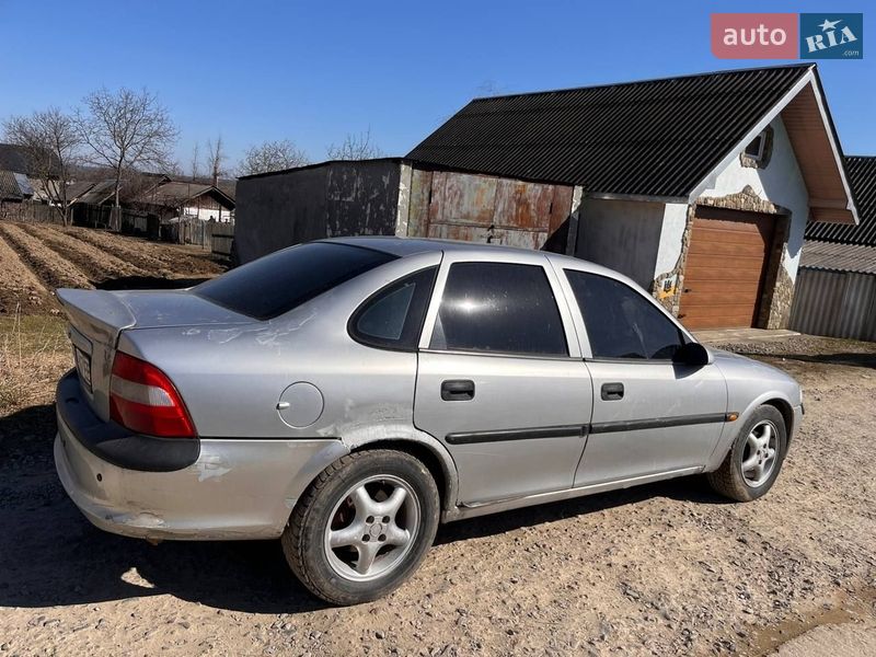 Седан Opel Vectra 1996 в Болехове