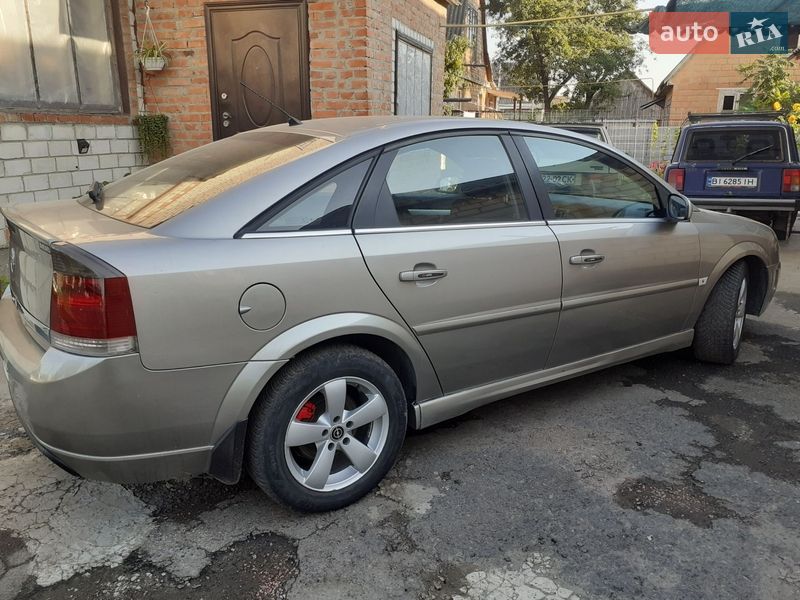 Лифтбек Opel Vectra 2003 в Лубнах