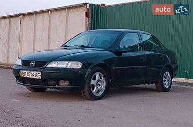 Седан Opel Vectra 1999 в Сарнах
