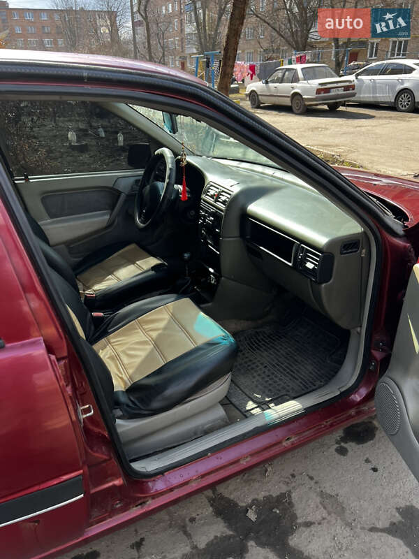 Седан Opel Vectra 1990 в Ватутино