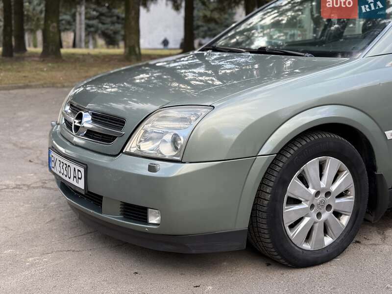 Седан Opel Vectra 2005 в Ровно