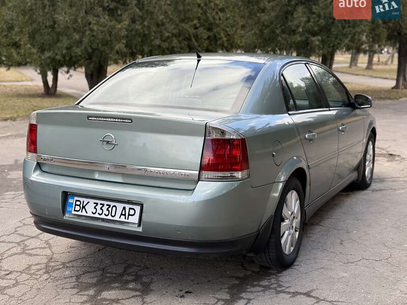 Седан Opel Vectra 2005 в Ровно