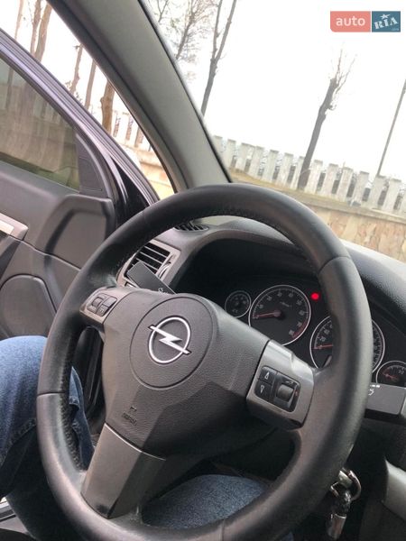 Седан Opel Vectra 2008 в Ровно