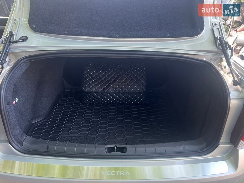 Седан Opel Vectra 2007 в Миронівці