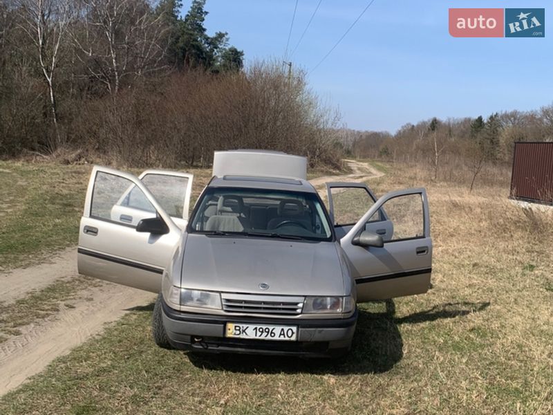 Седан Opel Vectra 1990 в Ковеле фото 10 Седан Opel Vectra 1990 в Ковеле