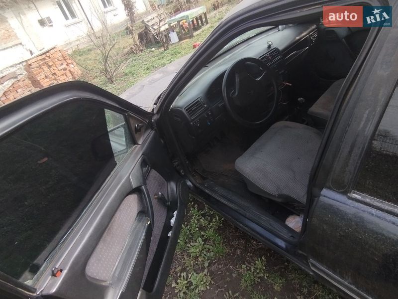 Лифтбек Opel Vectra 1990 в Погребище