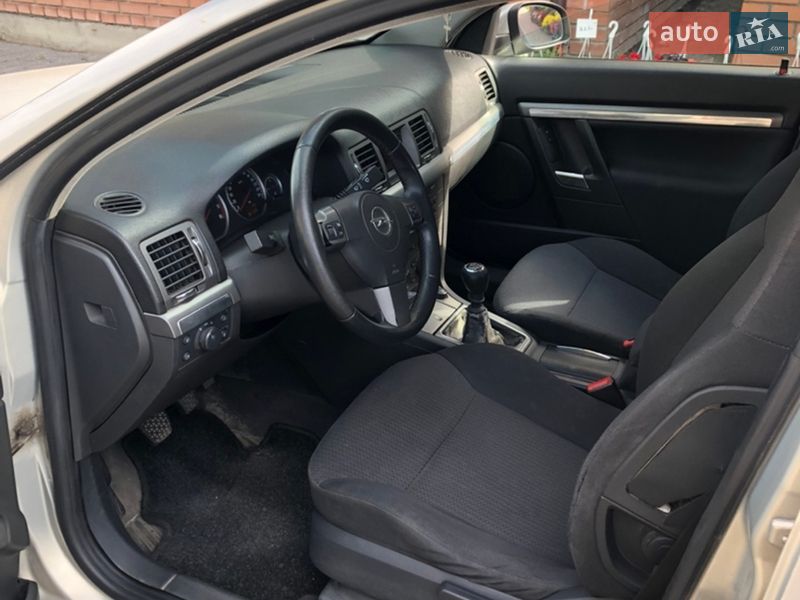 Седан Opel Vectra 2006 в Новом Ярычеве