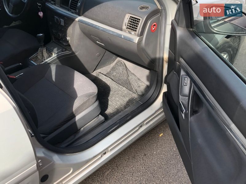 Седан Opel Vectra 2006 в Новом Ярычеве