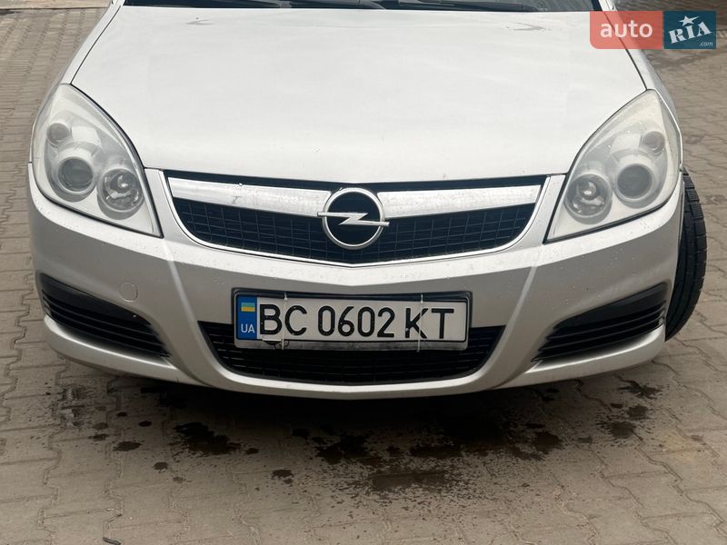 Универсал Opel Vectra 2005 в Жовкве