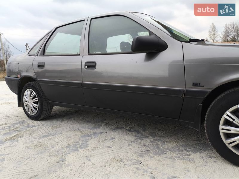 Седан Opel Vectra 1989 в Надворной