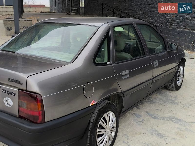 Седан Opel Vectra 1989 в Надворной