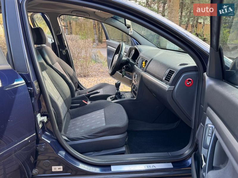 Седан Opel Vectra 2005 в Одесі