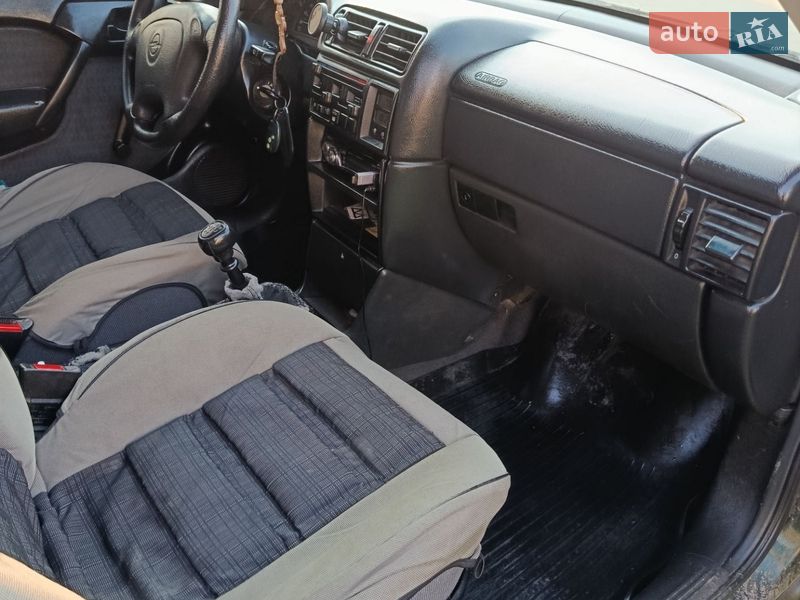 Седан Opel Vectra 1995 в Березанці