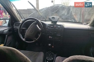Седан Opel Vectra 1995 в Козове