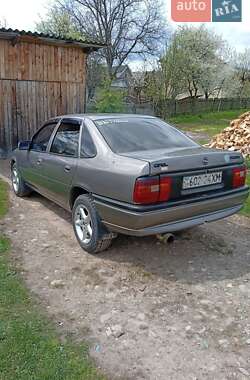 Седан Opel Vectra 1993 в Вижнице