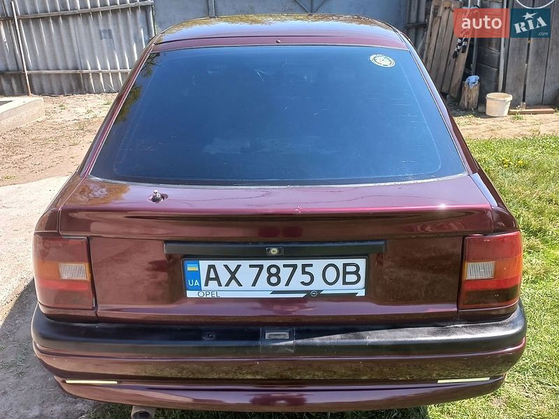Лифтбек Opel Vectra 1989 в Змиеве