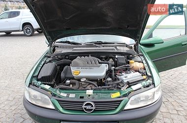 Седан Opel Vectra 1996 в Львове