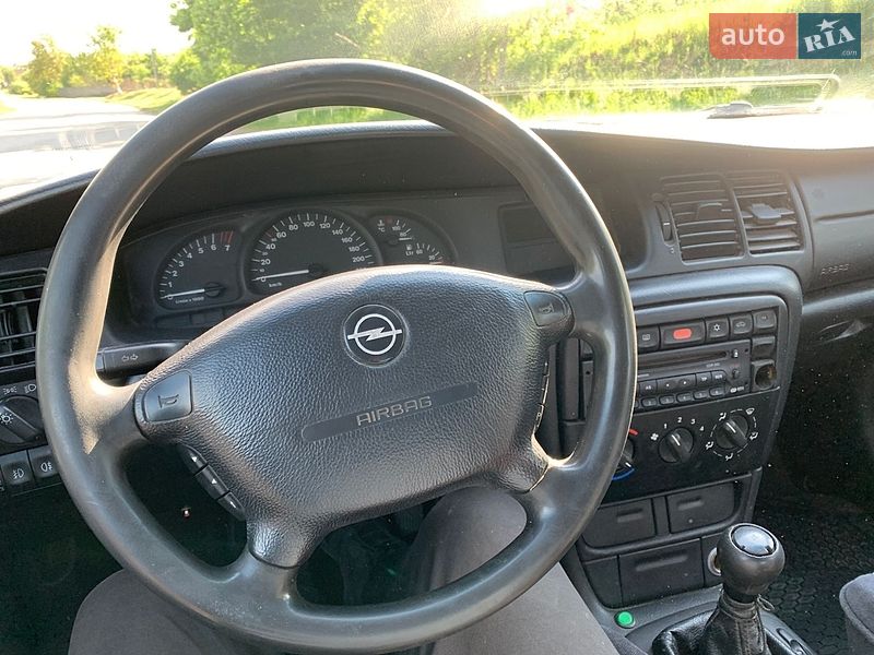 Седан Opel Vectra 1997 в Львове