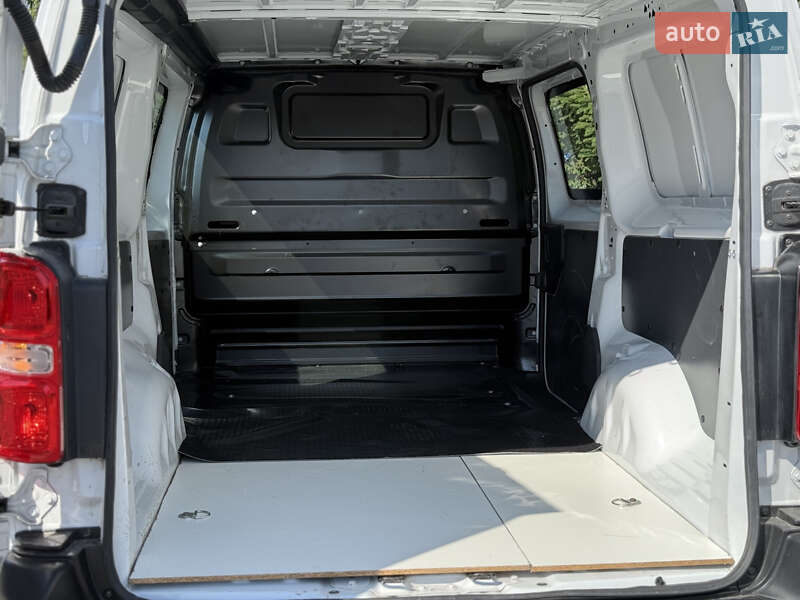 Вантажний фургон Opel Vivaro-e 2023 в Тернополі