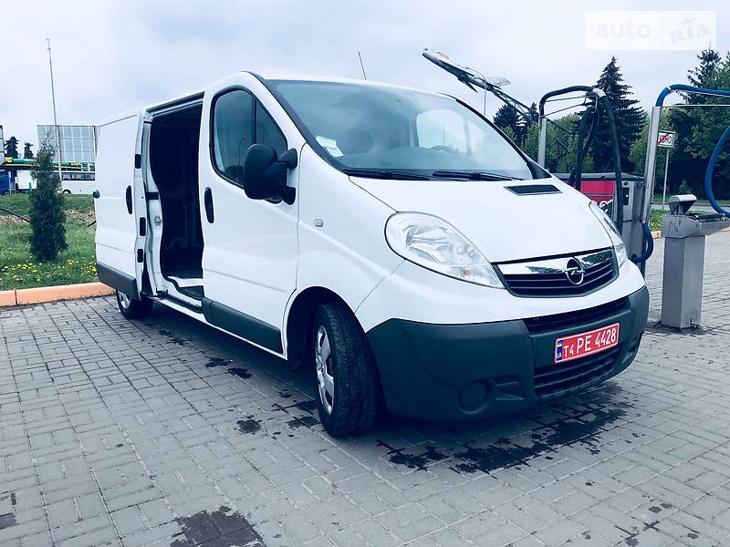 Opel Vivaro 2014 года