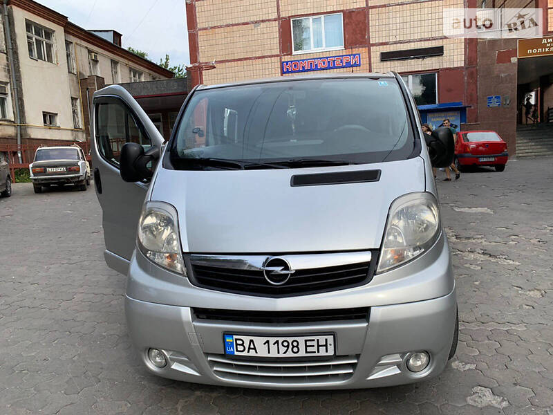 Opel Vivaro пасс.
