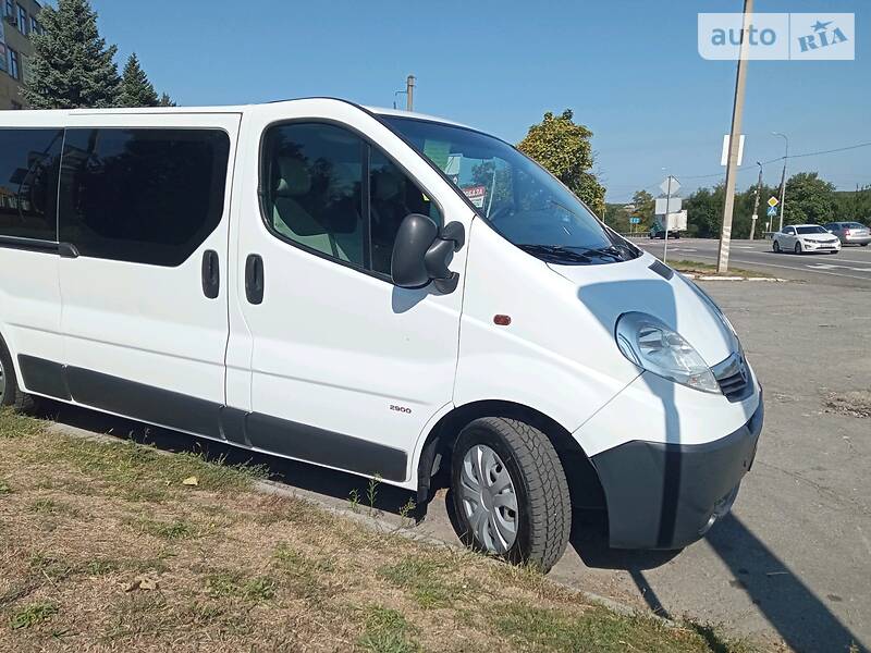 Opel Vivaro пасс. long