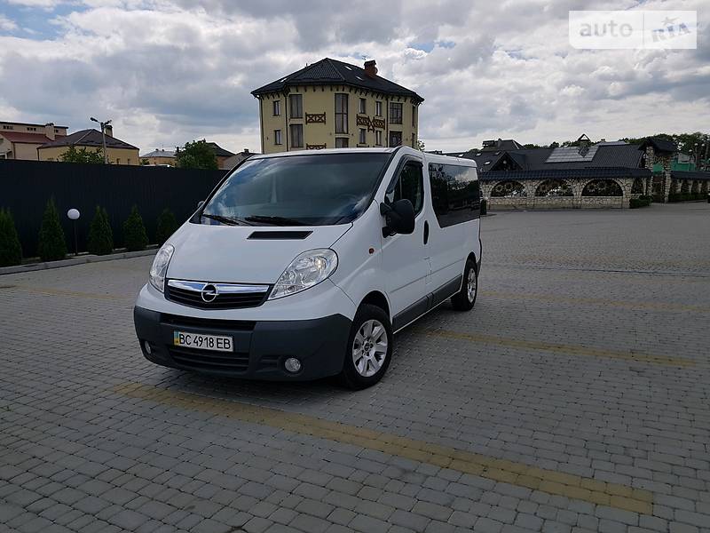 Грузопассажирский фургон Opel Vivaro 2009 в Львове