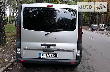 Грузопассажирский фургон Opel Vivaro 2006 в Полтаве