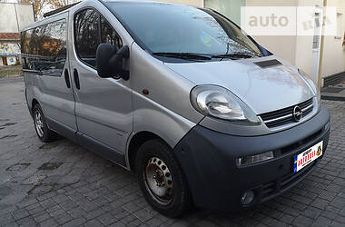 Грузопассажирский фургон Opel Vivaro 2003 в Николаеве