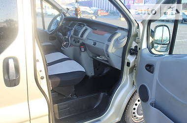 Вантажопасажирський фургон Opel Vivaro 2006 в Чернівцях