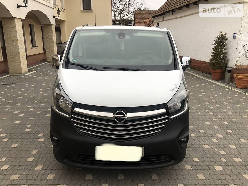 Вантажопасажирський фургон Opel Vivaro 2016 в Береговому