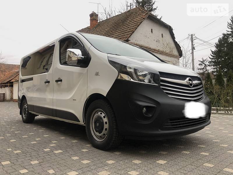Вантажопасажирський фургон Opel Vivaro 2016 в Береговому