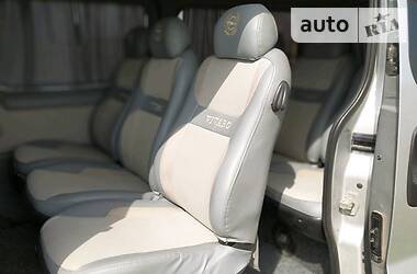 Вантажопасажирський фургон Opel Vivaro 2006 в 