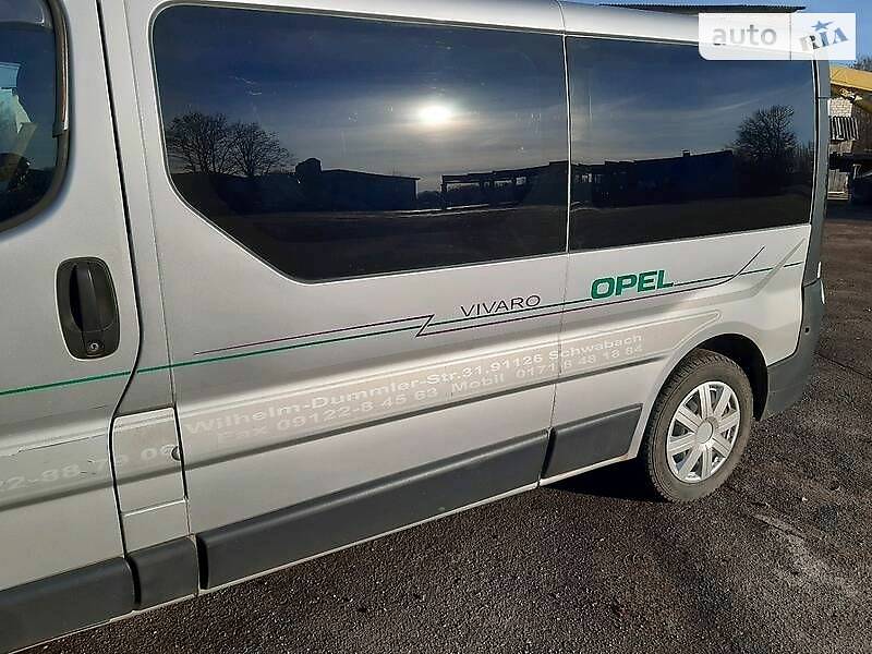Вантажопасажирський фургон Opel Vivaro 2002 в Ратному